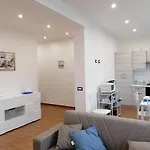 Momaliar House 캄포펠리체 디 로첼라